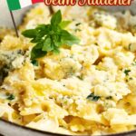 Cremige Nudeln mit Käsesoße wie beim Italiener! Die beliebte Pasta Quattro Formaggi ist ein echter Klassiker und lässt sich mit wenigen Zutaten schnell selber machen. Die würzige Vier Käse Sauce schmeckt fantastisch zu Penne, Spaghetti oder Tortellini und eignet sich ebenso als Käsesoße zu Kartoffeln oder zum Überbacken von Gemüseaufläufen.