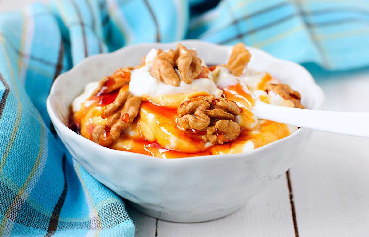 Griechischer Joghurt ist eine natürliche, vegetarische Proteinquelle