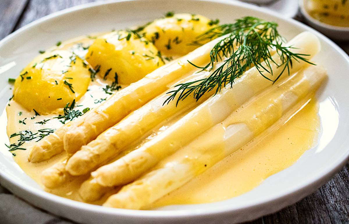 Einfaches Rezept für Sauce zu Spargel