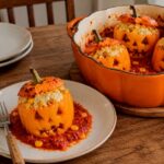 Leckere gefüllte Halloween-Paprika Monster