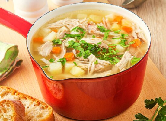 Omas Hühnersuppe kochen, Schritt für Schritt erklärt